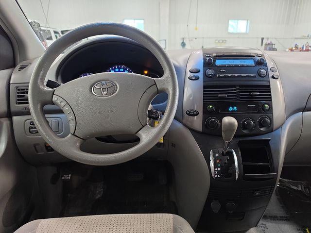 2007 Toyota Sienna 5dr 7-Passenger Van LE FWD (Natl)