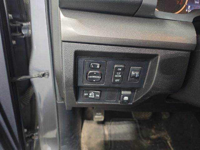 2015 Toyota Tundra 4WD Truck 4WD CrewMax Short Bed 5.7L FFV SR5 (SE)