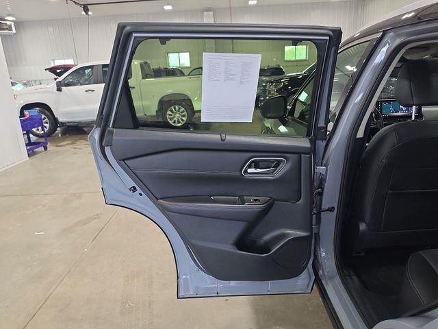 2024 Nissan Rogue AWD Platinum